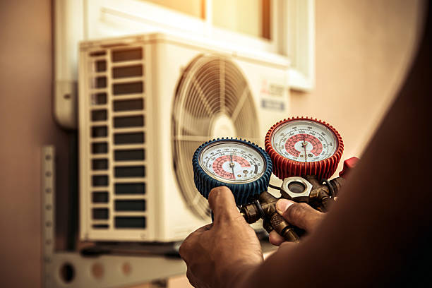 Professional Ac Installation technician working in Freeport, FL